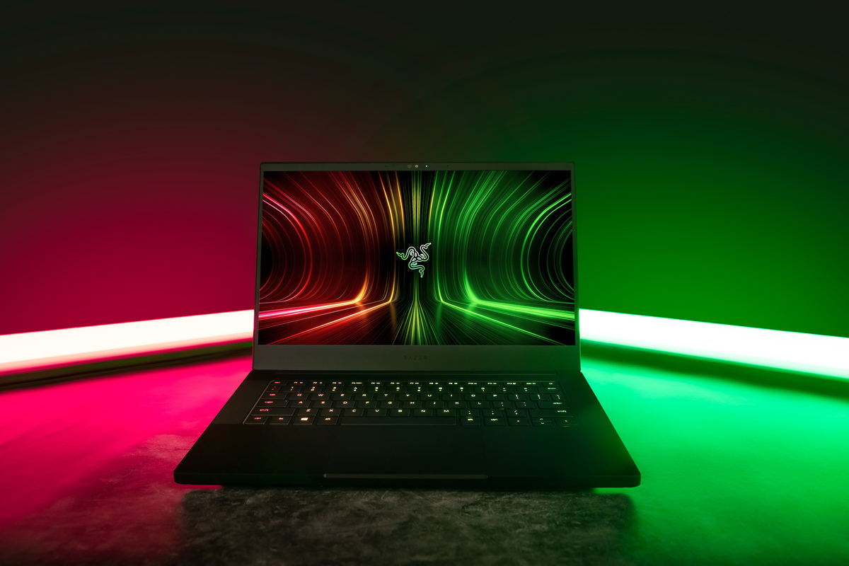 razer-blade-14-2021-studio-1-100892000-large.jpg