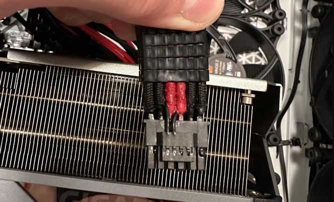 ذوب شدن کابل اختصاصی CableMod کارت گرافیک RTX 4090