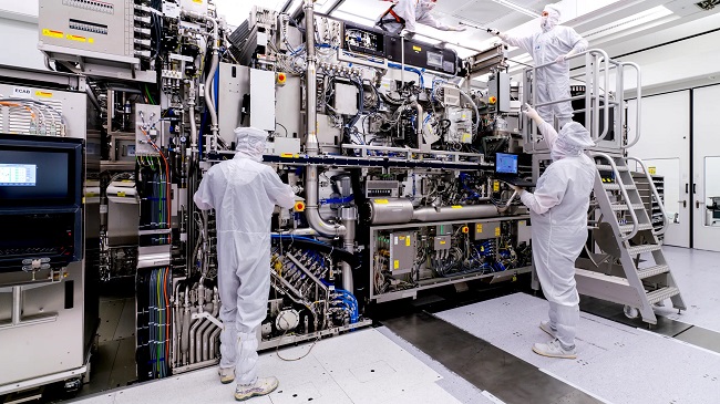 EUV-system-(ASML).jpg