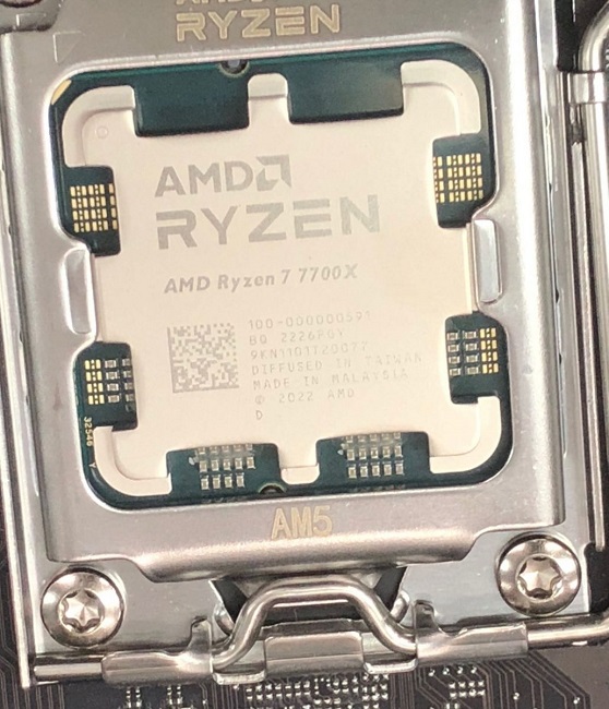 تصویر پردازنده Ryzen 7 7700X