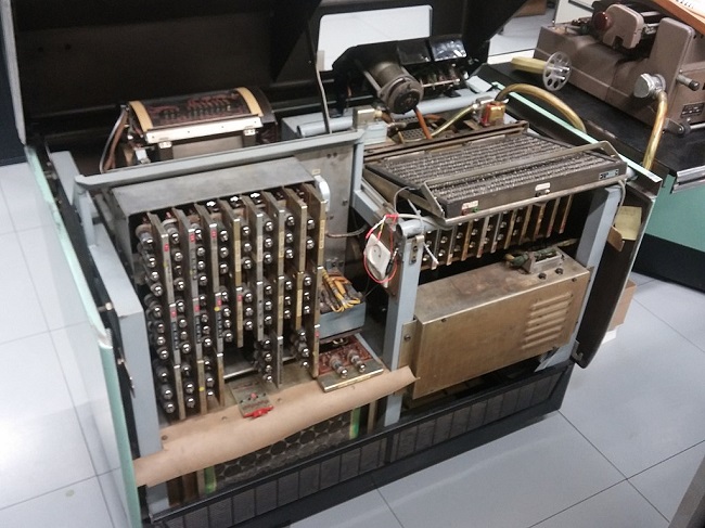 کامپیوتر عتیقه LGP-30