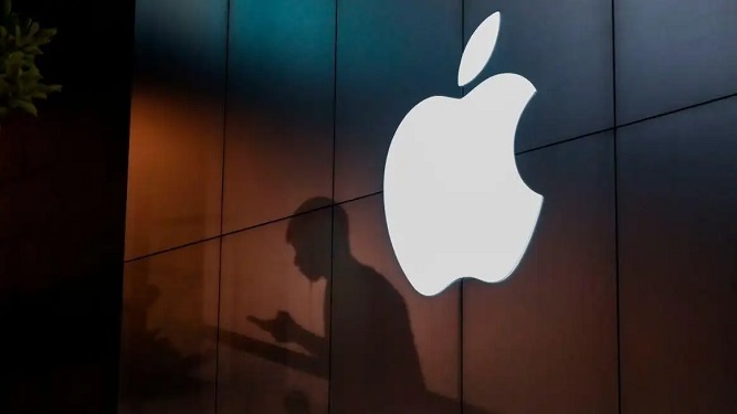 اپل اطلاعات کاربران آیفون را بدون موافقت آن ها جمع آوری می کند