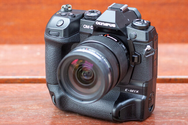 دوربین عکاسی Olympus OM-D E-M1X - بهترین دوربین عکاسی جهان