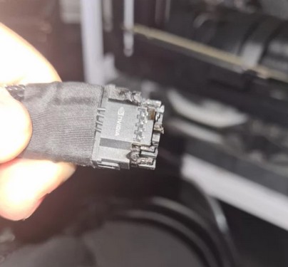 سوختن کانکتور 16 پین کارت گرافیک RTX 4090 انویدیا
