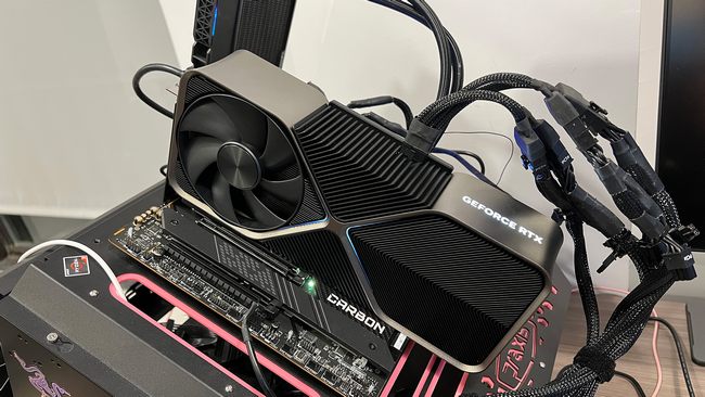 کارت گرافیک RTX 4090 روی سیستم
