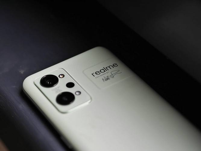 طراحی گوشی realme gt 2
