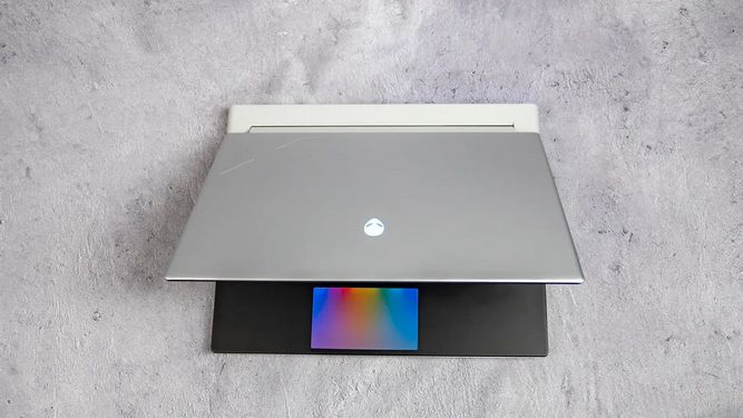 نمای بالای لپ تاپ گیمینگ x14