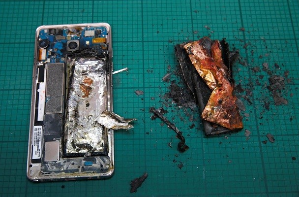 samsung-galaxy-note-7-fire-battery-explode خطر آتشسوزی و انفجار باتری گوشیهای سامسونگ گلکسی قدیمی