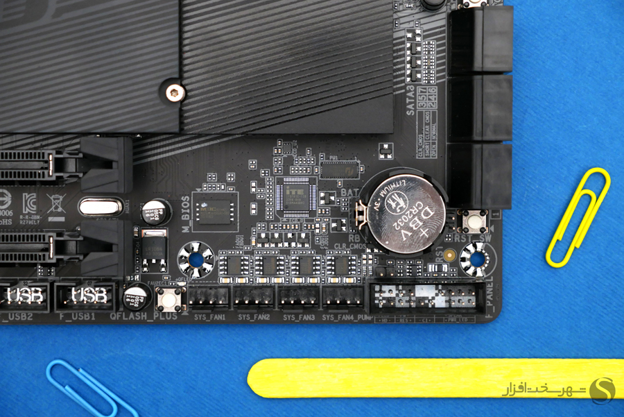 Gigabyte_Z790_Aorus_Elite_X_Motherboard_switches1.jpg