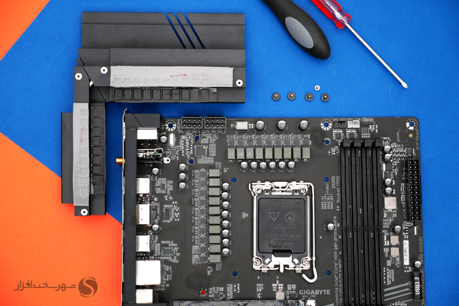 Gigabyte_Z790_Aorus_Elite_X_Motherboard_vrm-overlook.jpg