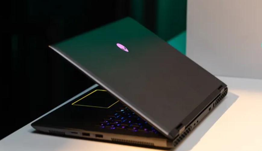 لپ تاپ گیمینگ Alienware m16 R2