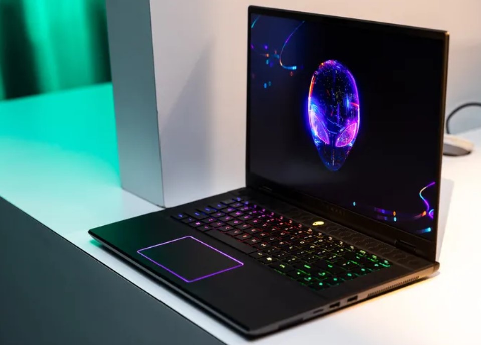 لپ تاپ Alienware X16 R2
