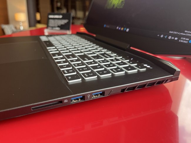 لپ تاپ XMG APEX 17