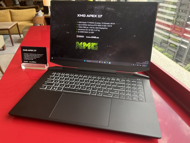 لپ تاپ XMG APEX 17