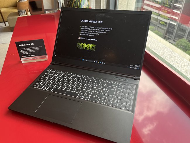 لپ تاپ XMG APEX 17