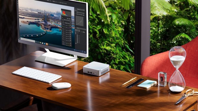 مینی کامپیوتر nuc 13 pro desk روی میز