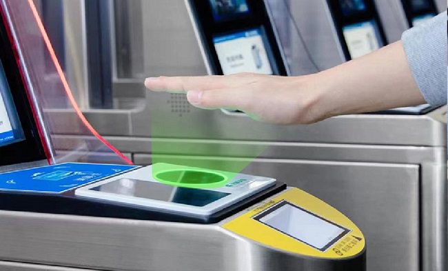 سیستم پرداخت Palm Pay از کف دست به عنوان کارت بانکی استفاده می‌کند.
