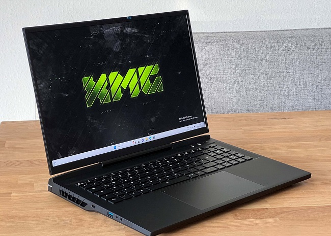 تصویری از لپ‌تاپ Schenker XMG Neo 17 2024