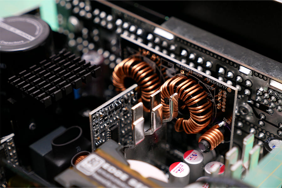 Green-Edge-1300W-PSU-x900-31.jpg