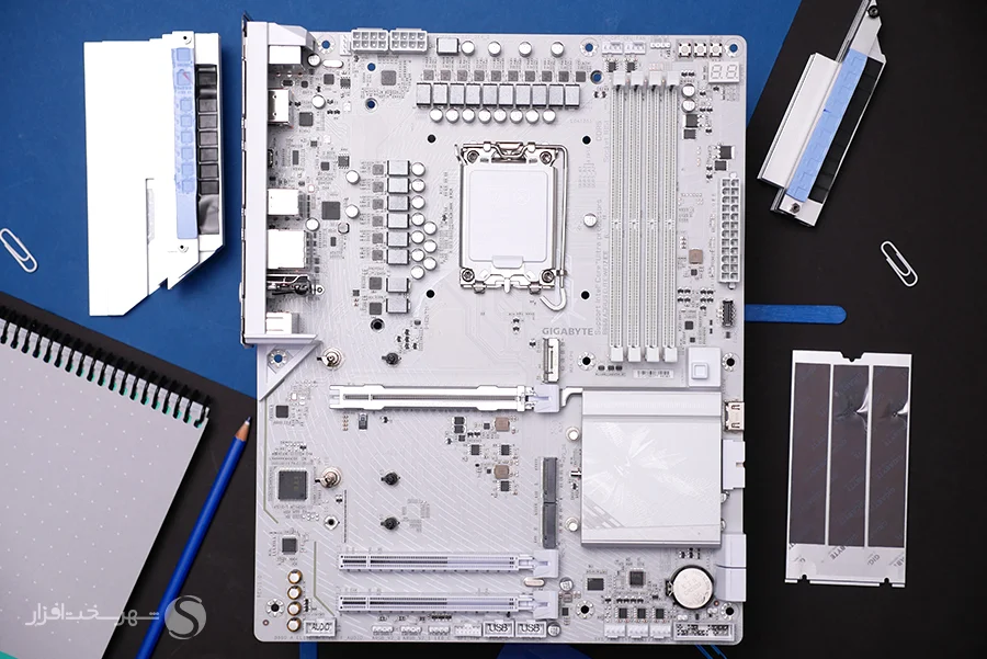 بررسی مادربرد گیگابایت B860 Aorus Elite WiFi7 ICE