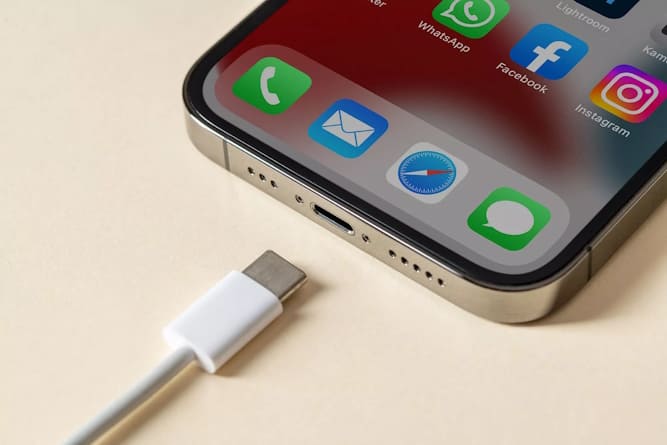 USB-C آیفون