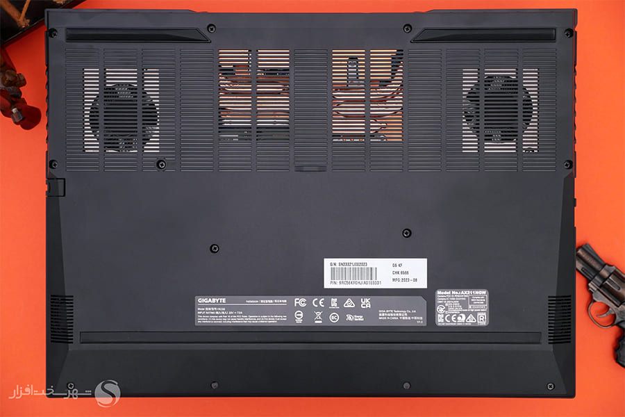 Gigabyte-G6-Laptop-x900-05.jpg
