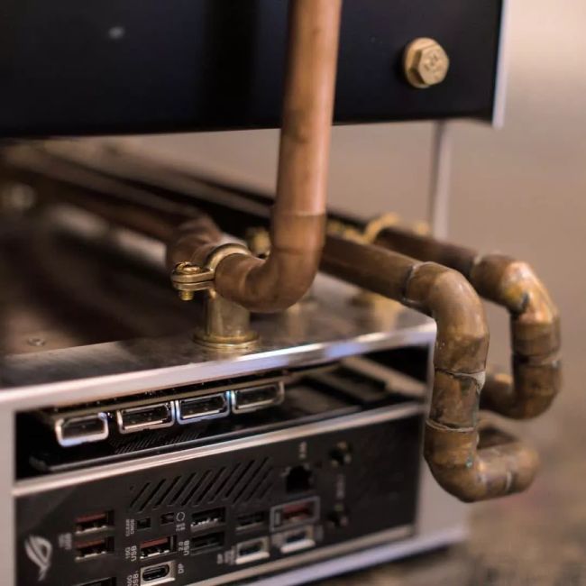 تصویر مینی کامپیوتر The Boiler