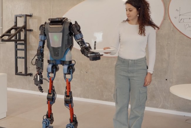 ربات مجهز به هوش مصنوعی شرکت شرکت Mentee Robotics به نام Menteebot 