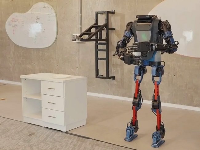 ربات مجهز به هوش مصنوعی شرکت شرکت Mentee Robotics به نام Menteebot 