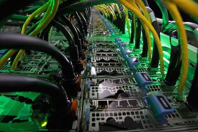 استفاده از خنک کننده مایع در دیتاسنتر AI