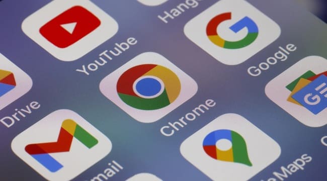 آیکون گوگل کروم در کنار سایر برنامه‌های گوگل