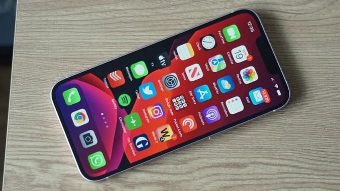صفحه نمایش iPhone 13