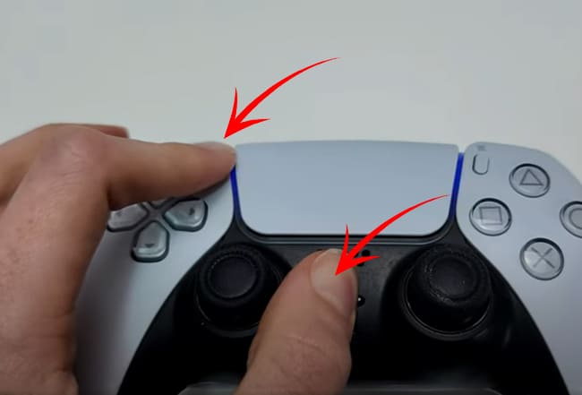 فشردن همزمان دکمههای PlayStation و Create برای فعالسازی حالت همگامسازی