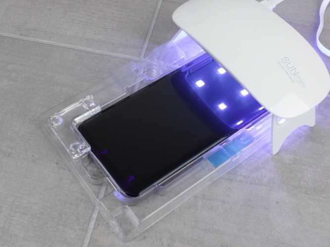 نصب گلس UV با نور ماورای بنفش