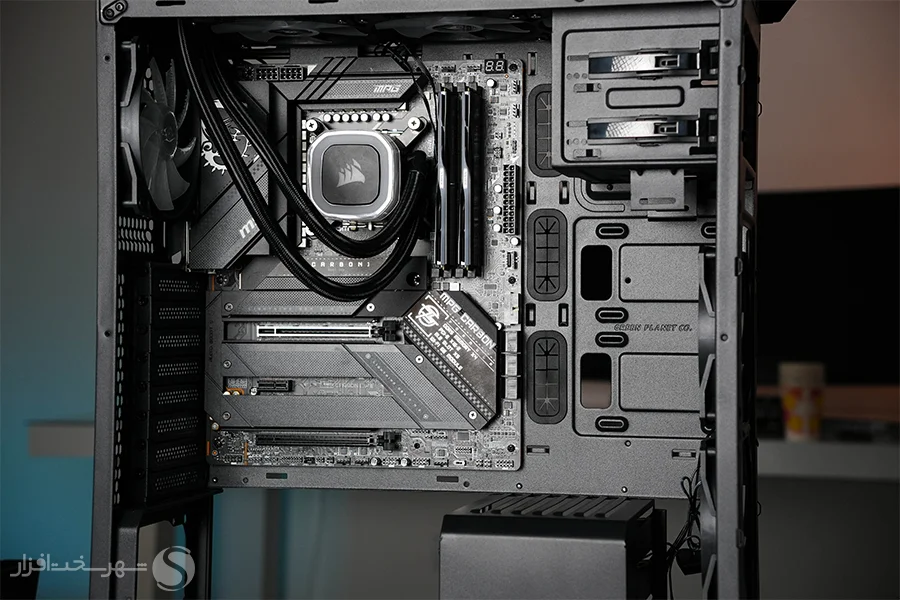 Green-Sriker-Case-x900-32.webp