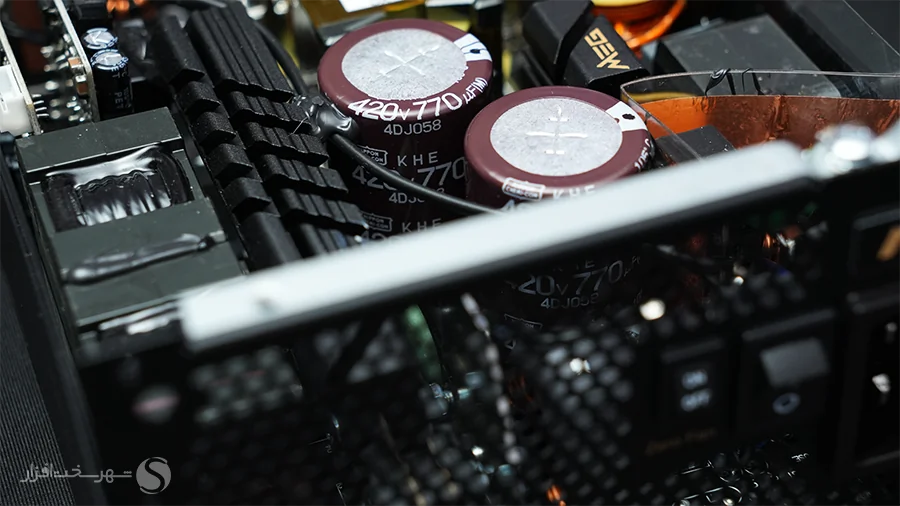MSI-MEG-AI1600T-PSU-bulk-caps