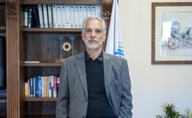 riazi-05.jpg