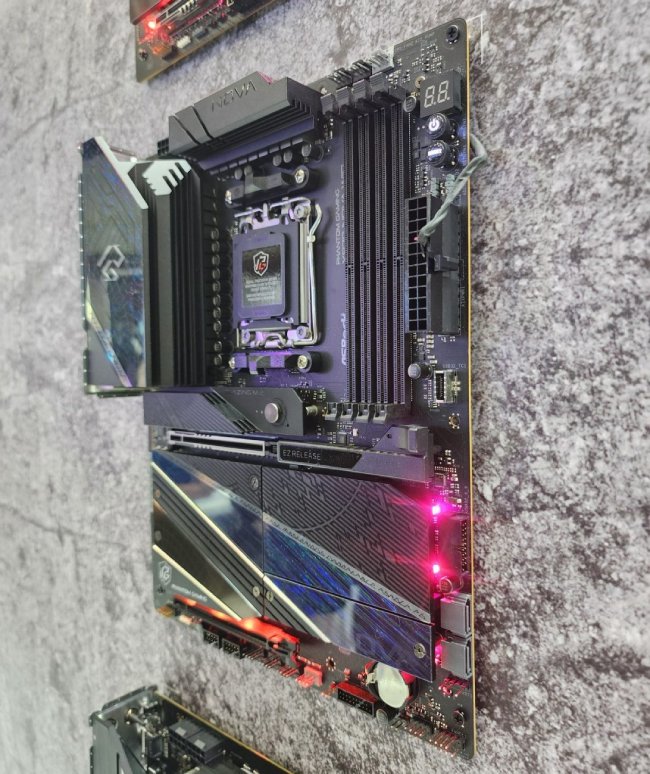 تصویر مادربرد X870E Taichi OCF