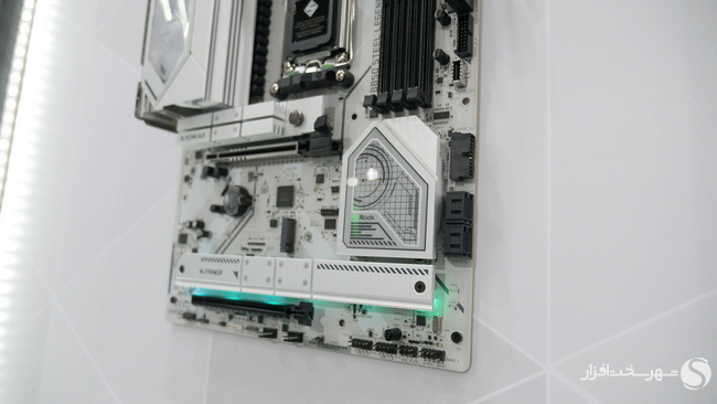 نورپردازی مادربرد B850 Steel Legend Wi-Fi