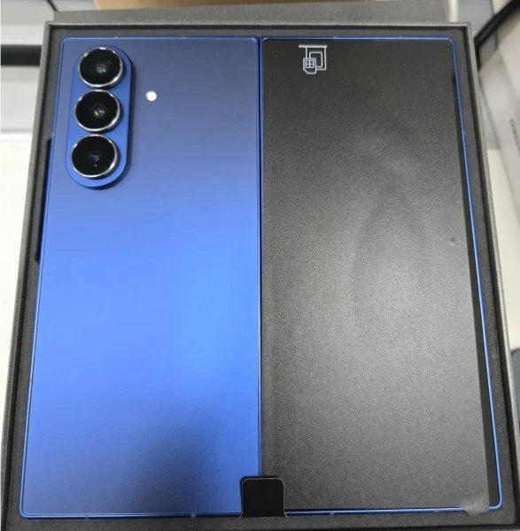 نمای پشتی گوشی تاشوی Galaxy Z Fold 7