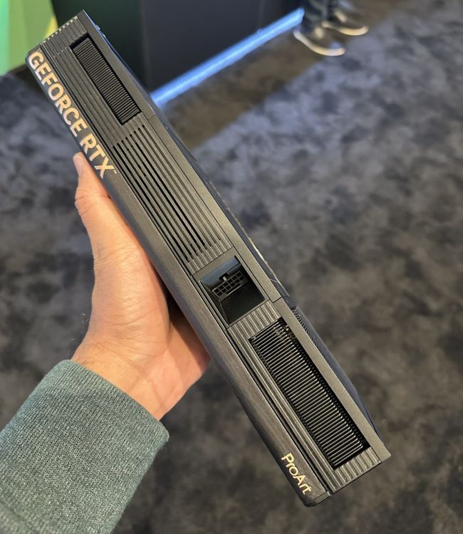 کوچکترین کارت گرافیک RTX 5090