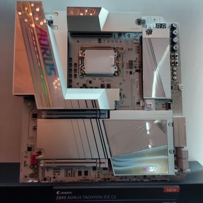 نسخه جدید مادربرد Z890 AORUS Tachyon ICE از گیگابایت