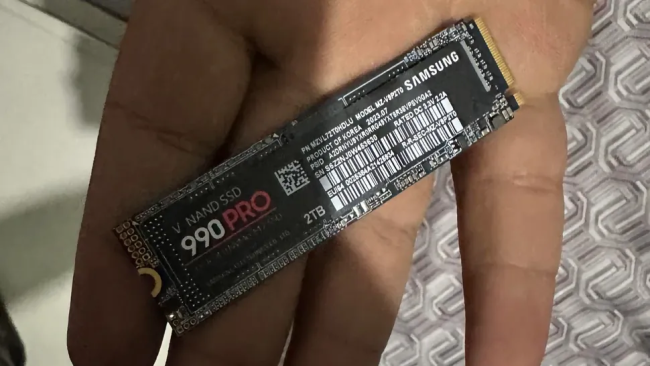 Fake 990 Pro.webp