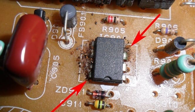 خرابی یک IC مادربرد بر اثر سرج ولتاژ