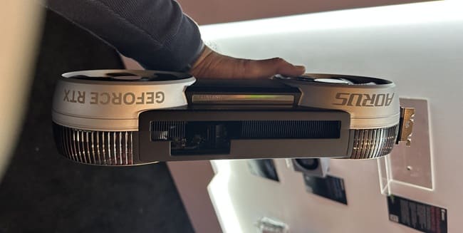 AORUS RTX 5090 Infinity