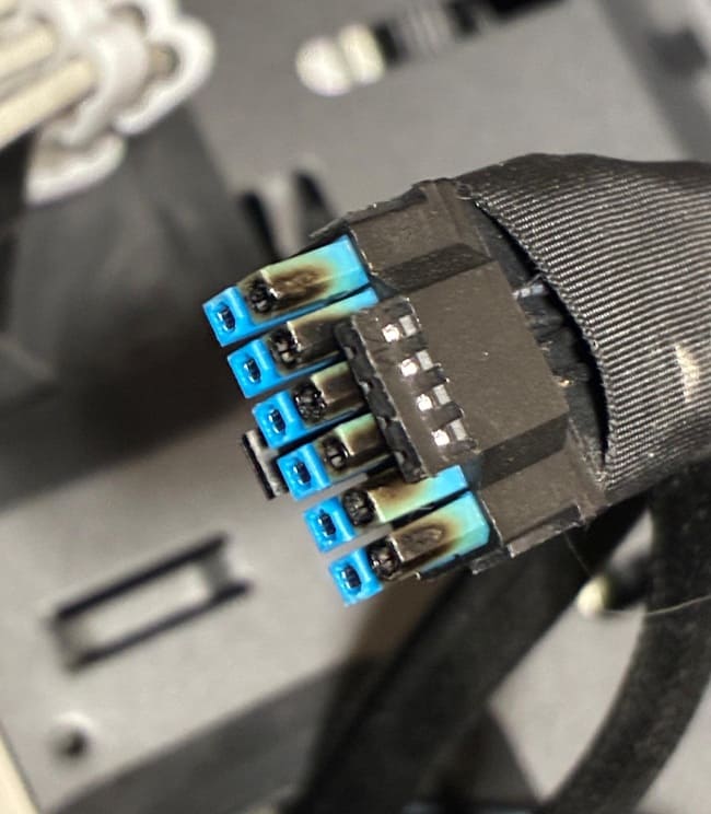 کانکتور سوخته کارت RX 9070 XT NITRO+