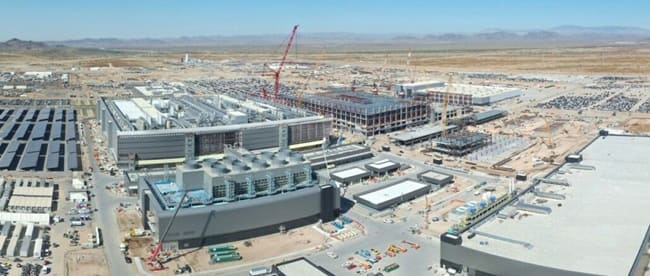 کارخانه در حال ساخت تراشه‌سازی