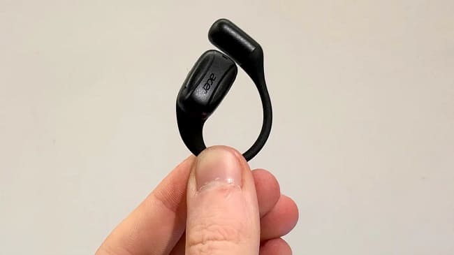 یکی از گوشی‌های Acer AI Transbuds