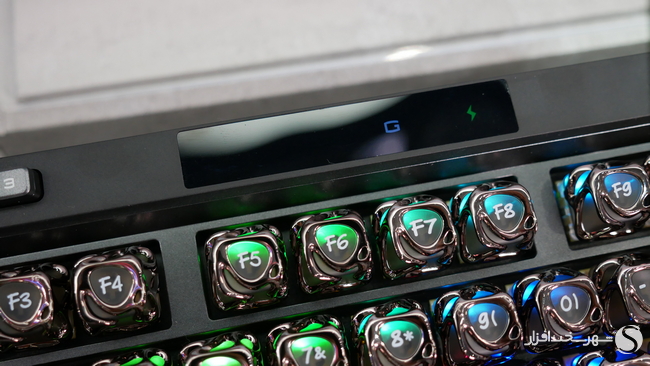 نمایشگر وضعیت MSI STRIKE Pro Wireless Special Edition