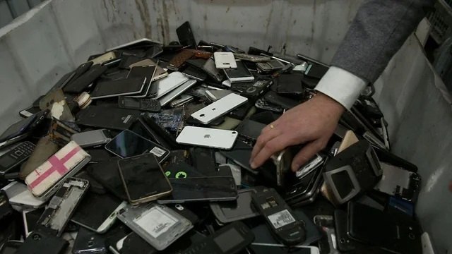 old-phones-02.jpg
